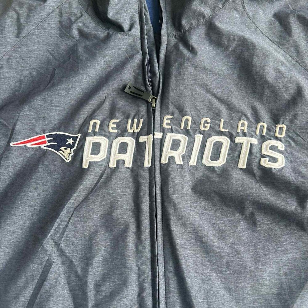 New England Patriots On‑Field Windbreaker - XL - Picture 2 of 7